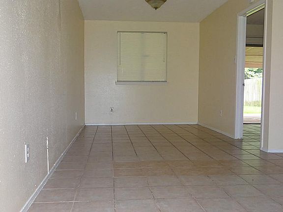 3rd image of 10803 Sela Ln