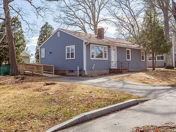 2nd image of 946 Thorndike St