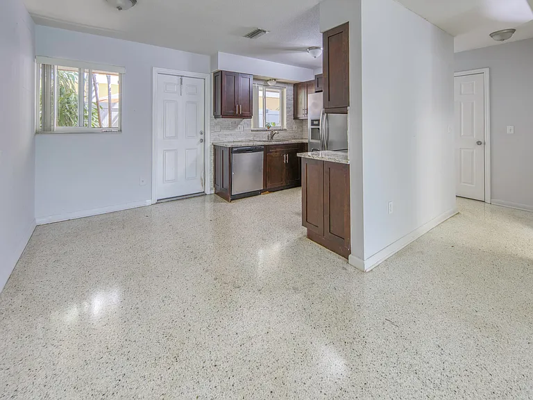 305 S Federal Hwy #2 — Photo 4
