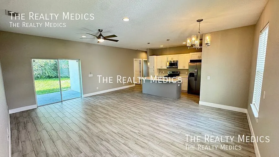 4 Bedroom Gorgeous Poinciana Home!! — Photo 4