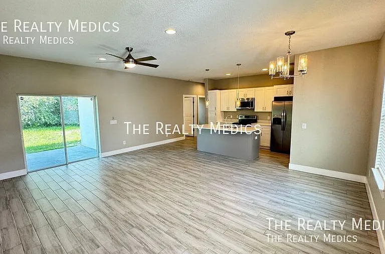239 Hibiscus Ln — Photo 6