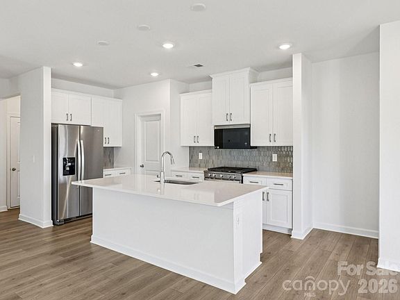 3rd image of 337 Hilsaw Ln