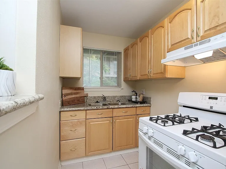 2208 Morse St #6 — Photo 7