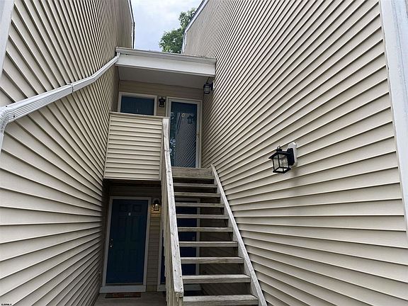 2nd image of 4 Pheasant Meadow Ct #132