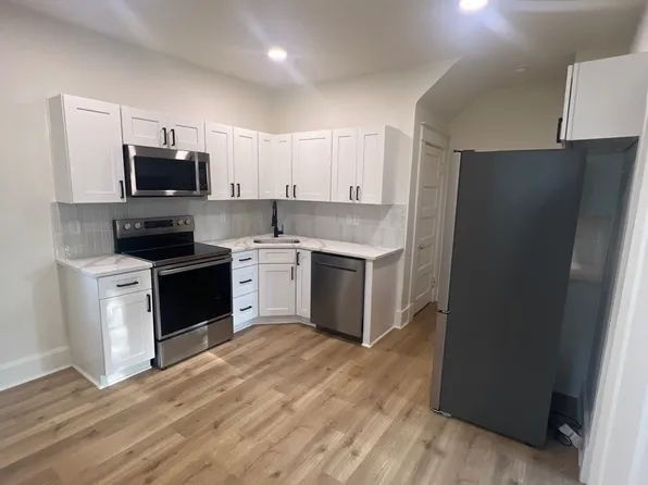 910 Sanders St, Indianapolis, IN 46203