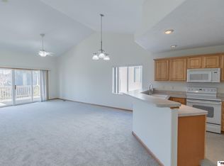 6845 Whitewater Ln, Lincoln, NE 68521