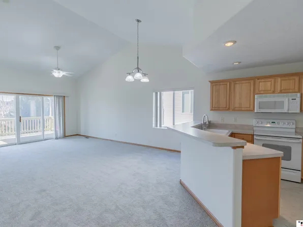 6845 Whitewater Ln, Lincoln, NE 68521