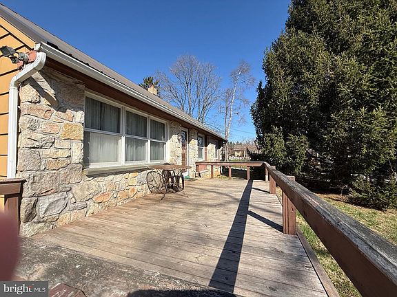 4th image of 283 Kelton Rd