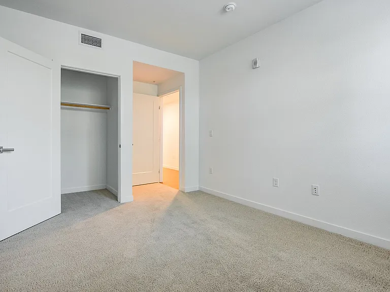 6tenEast — Photo 34