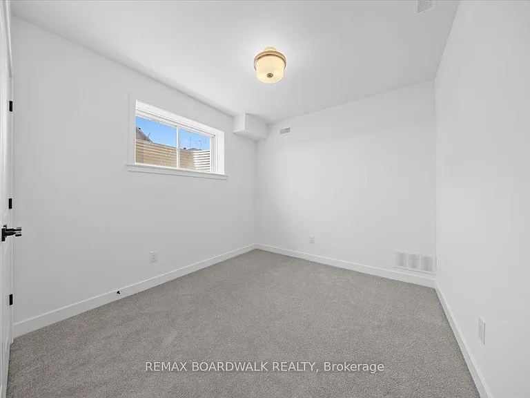 141 Shelleright St — Photo 15