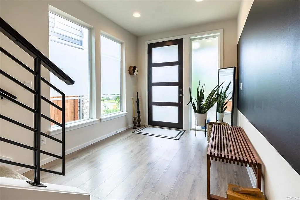 4 bed, 3036 sqft, $4,200 — Photo 3