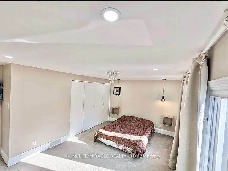 68 Briargate Dr — Photo 9