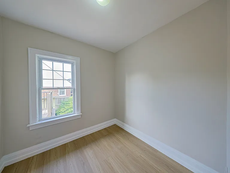 452 Nelson St — Photo 15
