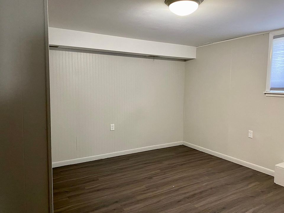 Primary Bedroom- New flooring & blinds