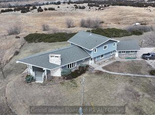 701 W 18th Rd, Phillips, NE 68865