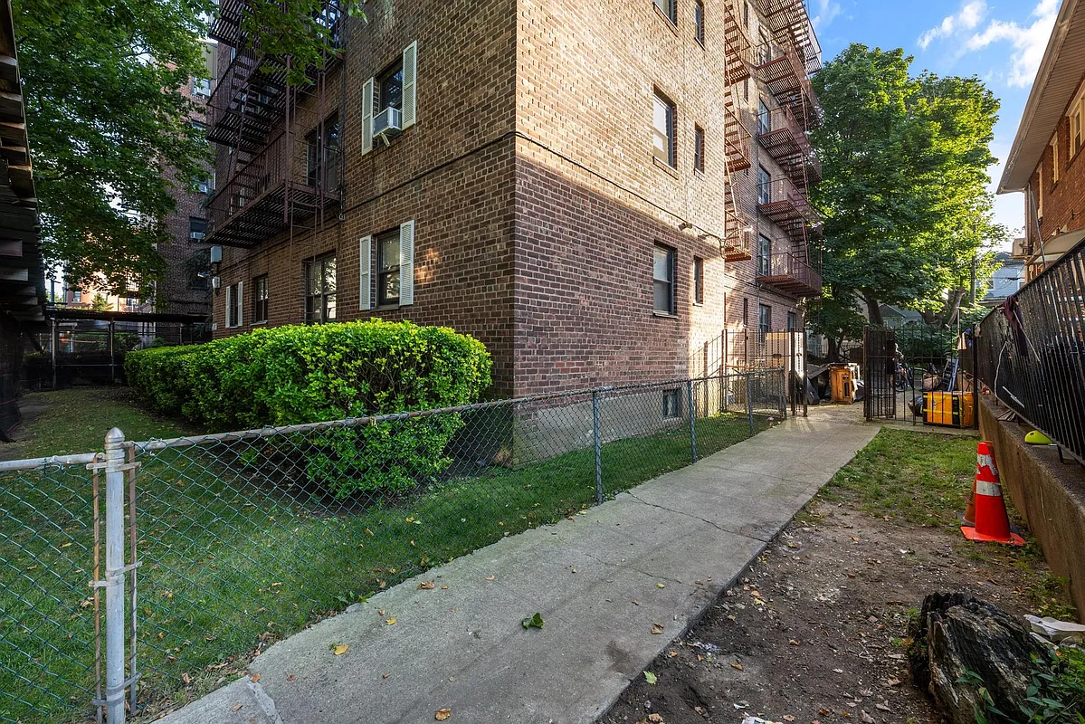 1478 East 28th St Unit 4N