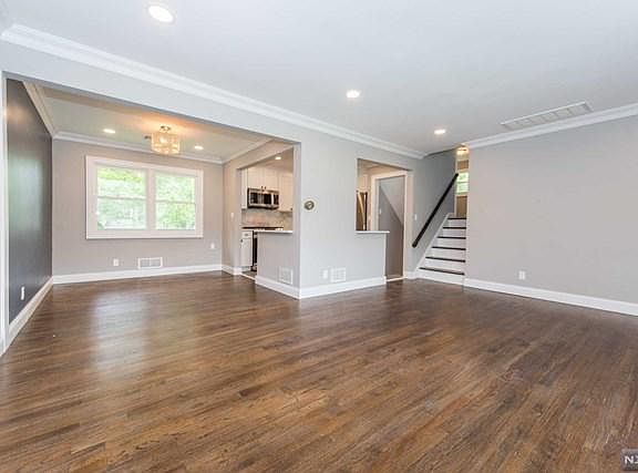 3rd image of 356 Hoffman Ave