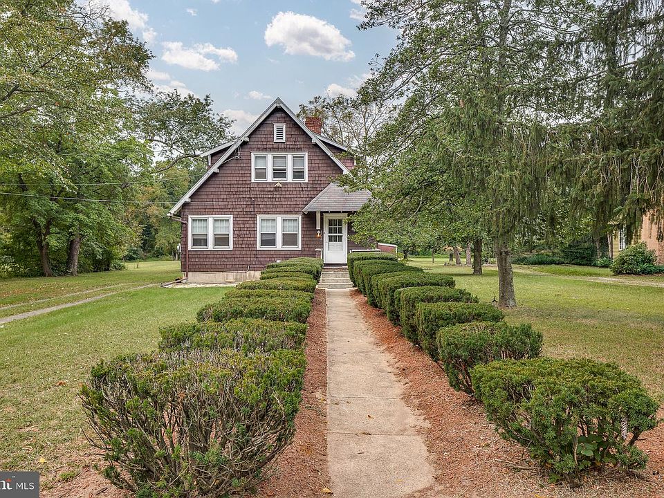 1st image of 803 Perkins Ln