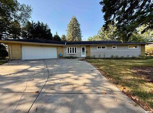 608 W Burton Ave, Eureka, IL