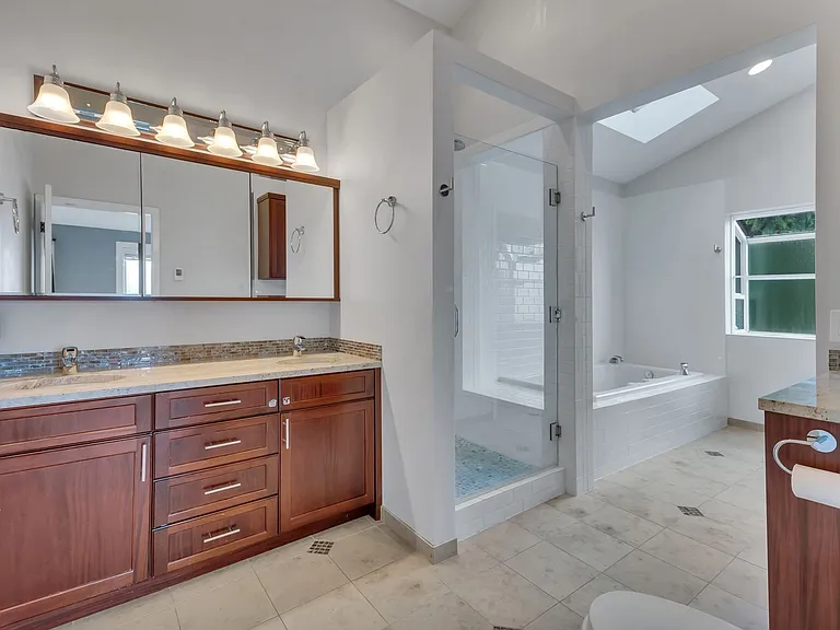 1058 California Ln SW — Photo 30