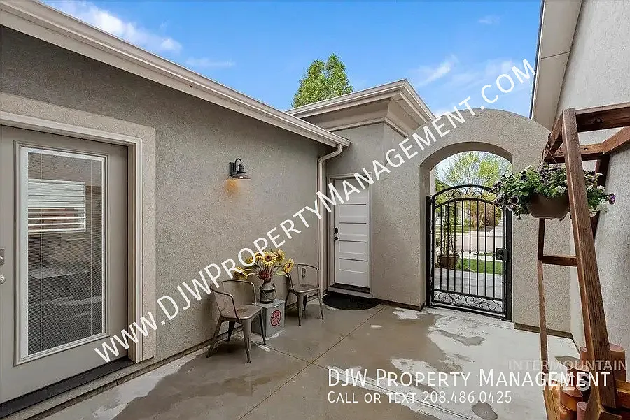 Your Own Space, Your Own ComfortPrivate Living Perfected! — Photo 4