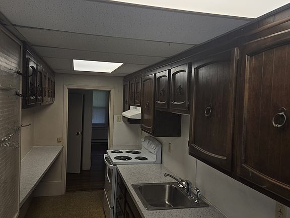 Galley Kitchen (1st floor)