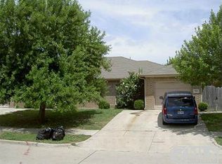 903 Lake Dr, Grand Prairie, TX 75051