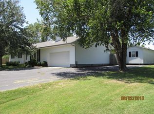 18442 S 1445 Rd, Nevada, MO 64772