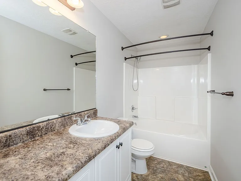 304 York Ln — Photo 23