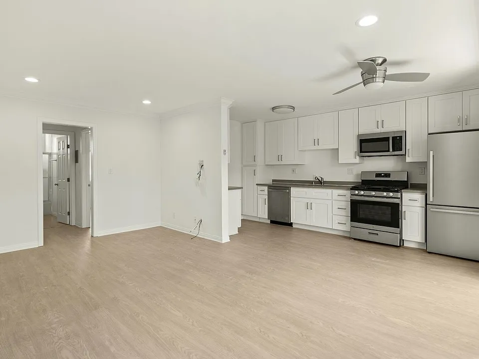 1726 S Barrington Ave #1730
