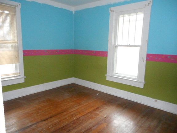 2nd image of 127 N Clinton St