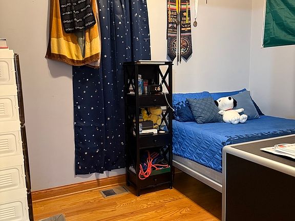 4th image of 717 N Springfield Ave