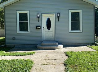 211 3rd St, Lincoln, IL