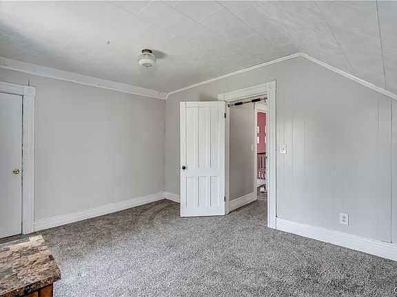4th image of 622 Hancock St