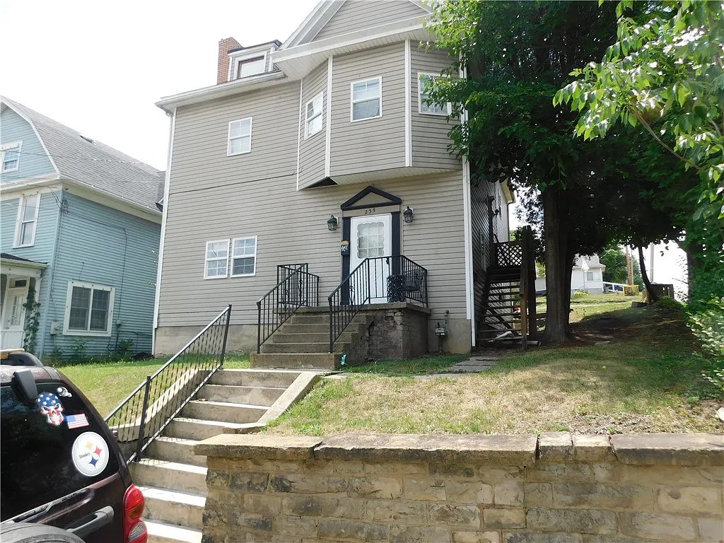 235 W Berkeley St photo 1