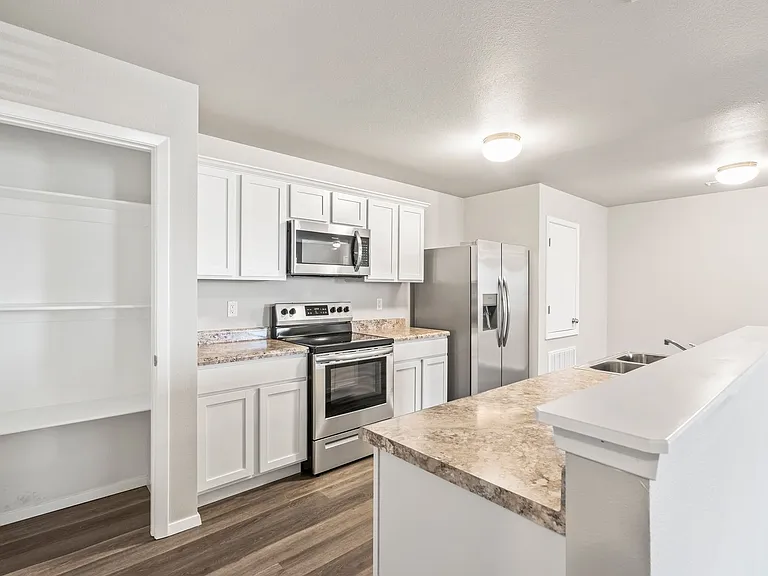 501B W Christopher Dr — Photo 11