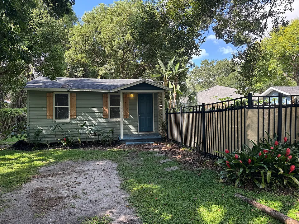 3220 Alamo Dr