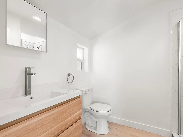 21731 Bryant St — Photo 17