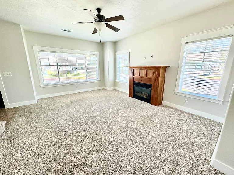 177 S 4 W — Photo 3