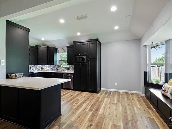 3rd image of 3124 Cimmaron Rd