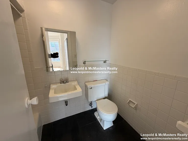 24 Mt. Vernon St apartment — Photo 5