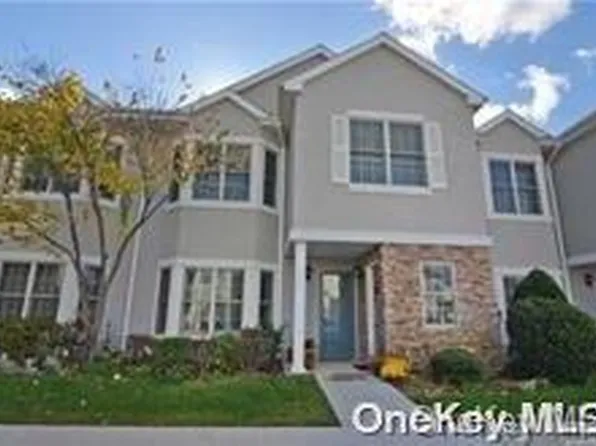 81 Pond View Drive #81, Port Washington, NY 11050