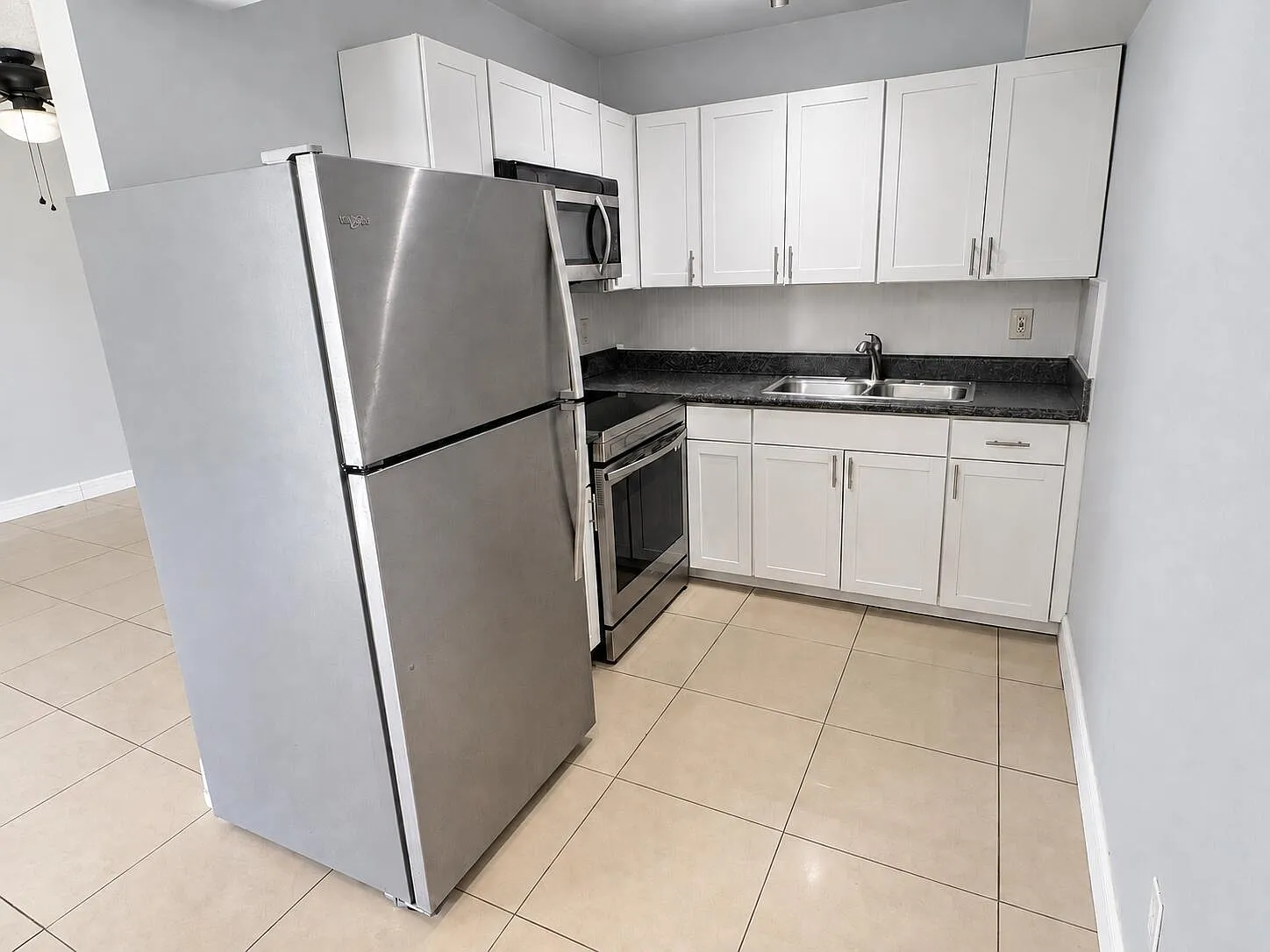 2 bed, 1.0 bath, 800 sqft, $2,100 — Photo 2