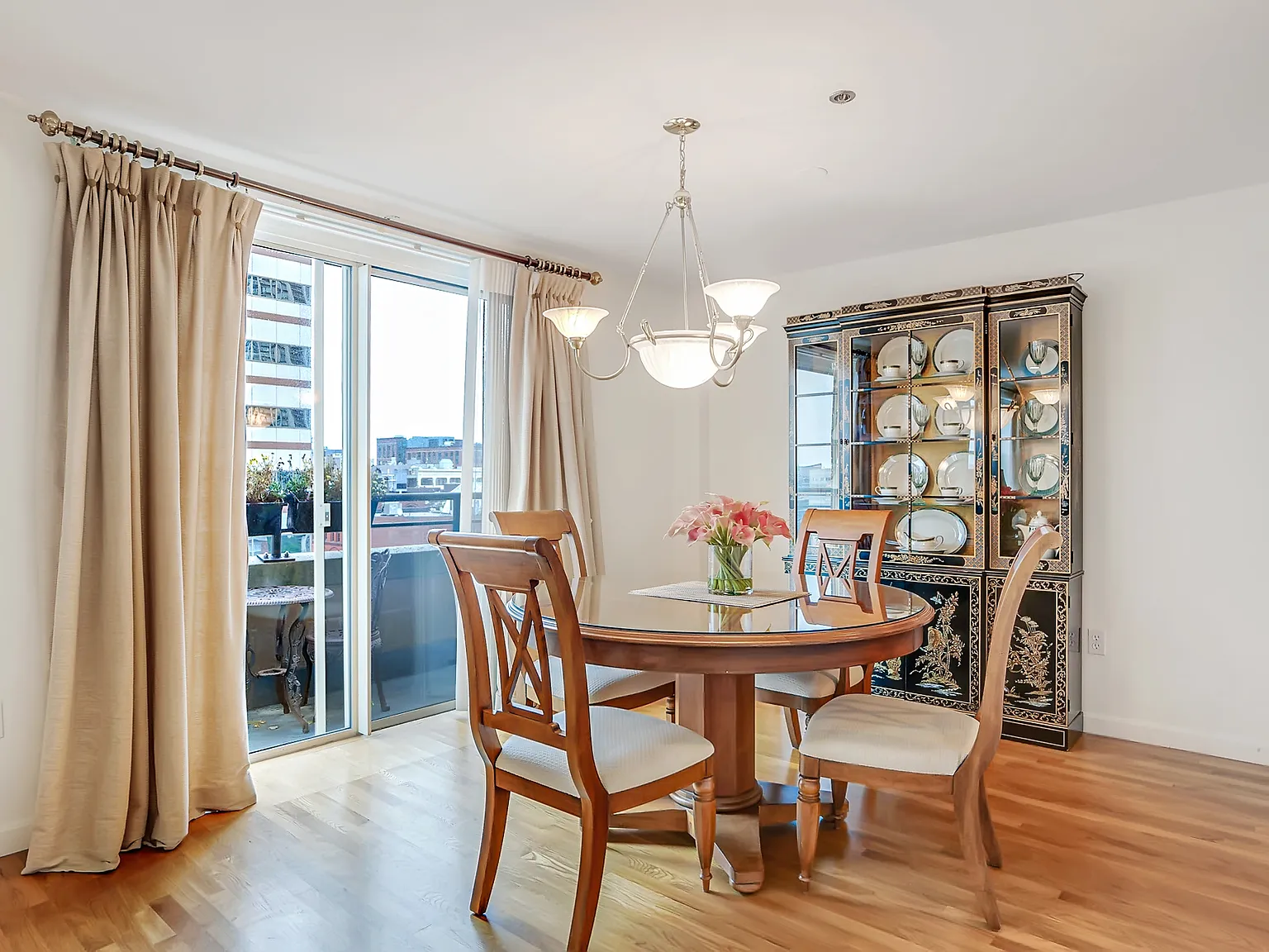 2 bed, 1.5 bath, 1099 sqft, $4,350 — Photo 4