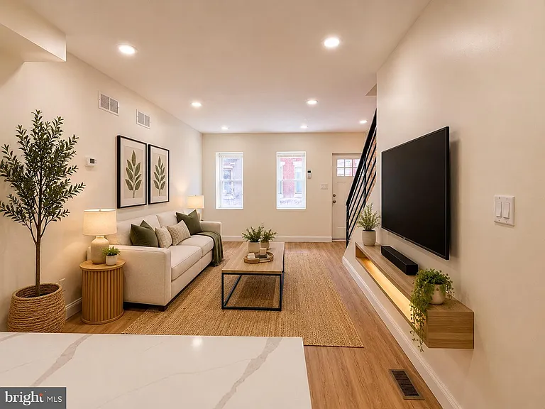 2762 Martha St — Photo 3