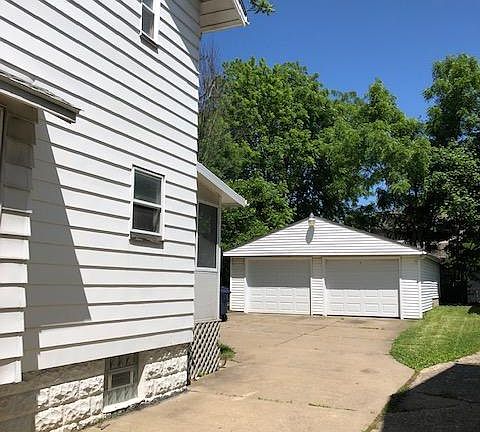 4th image of 1047 Brown St