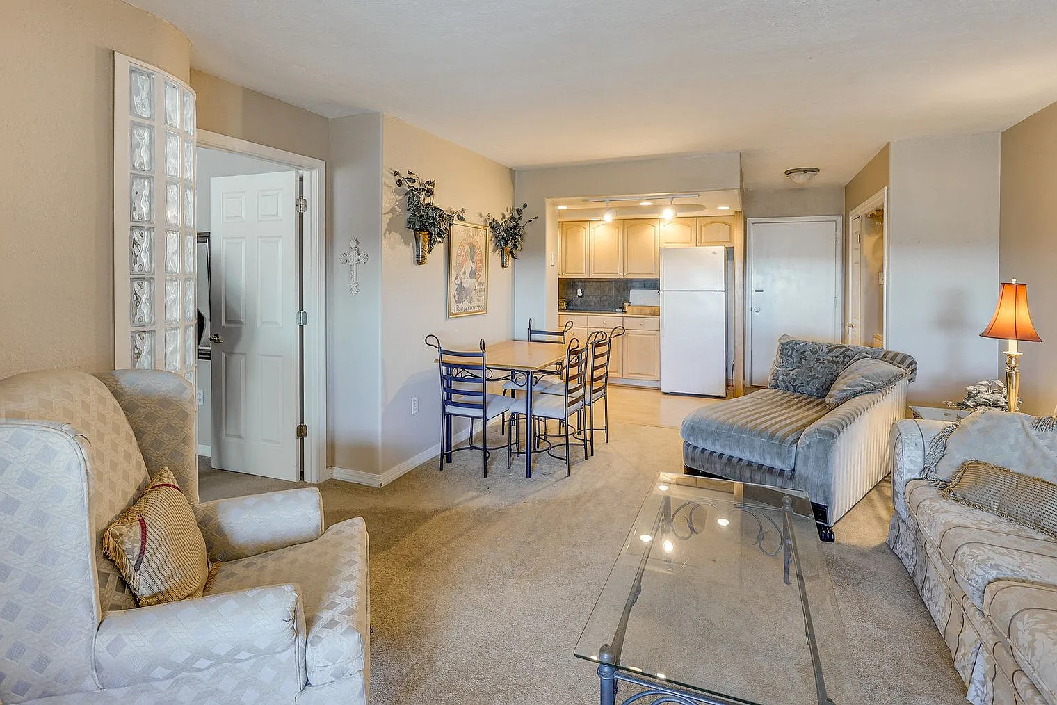 1 bed, 1.0 bath, 893 sqft, $2,806 — Photo 2
