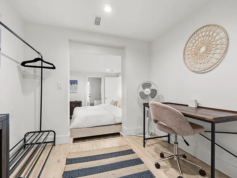 2125 W California St — Photo 20