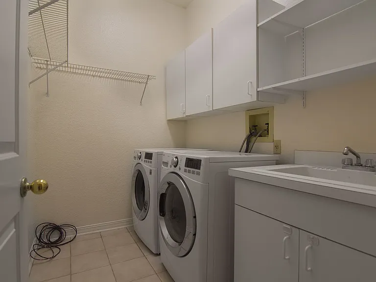7725 Apple Tree Cir — Photo 16