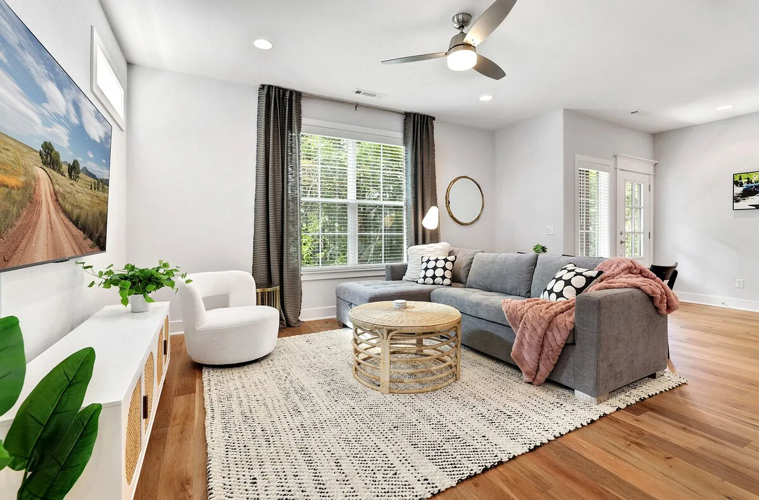 3 bed, 2.0 bath, 1722 sqft, $4,267 — Photo 1
